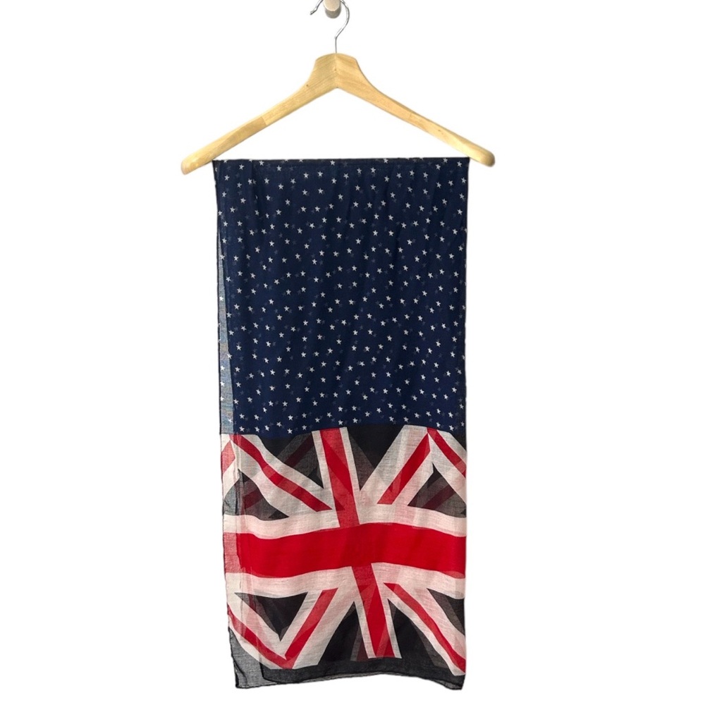 Scarf featuring the Australian flag.